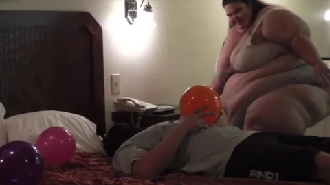 Heavy BigmommaKat Balloon Pop Facesitting Domination